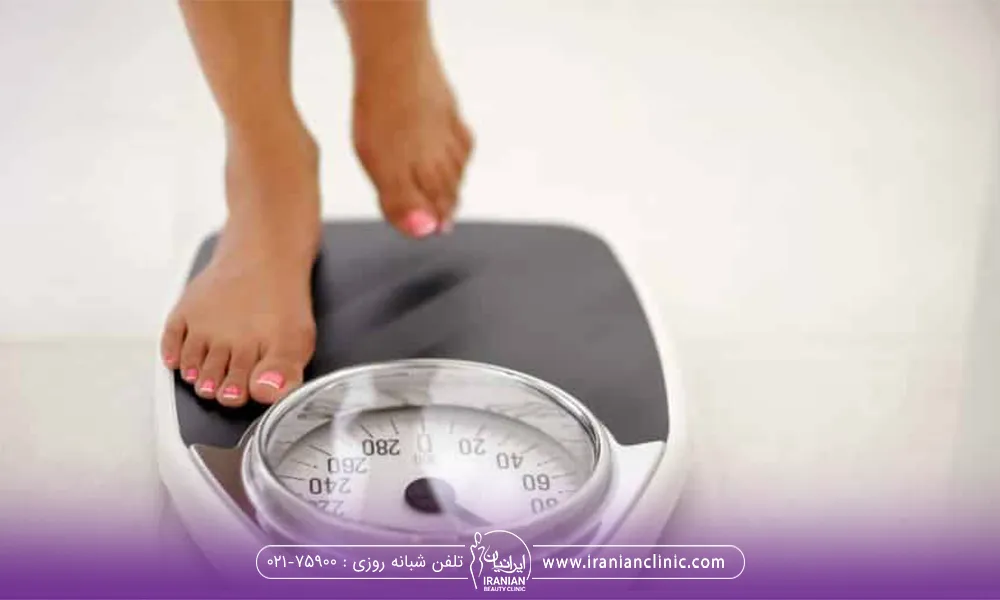 فردیکه درحال رفتن روی ترازو بعد از تزریق آمپول ماسیزا است